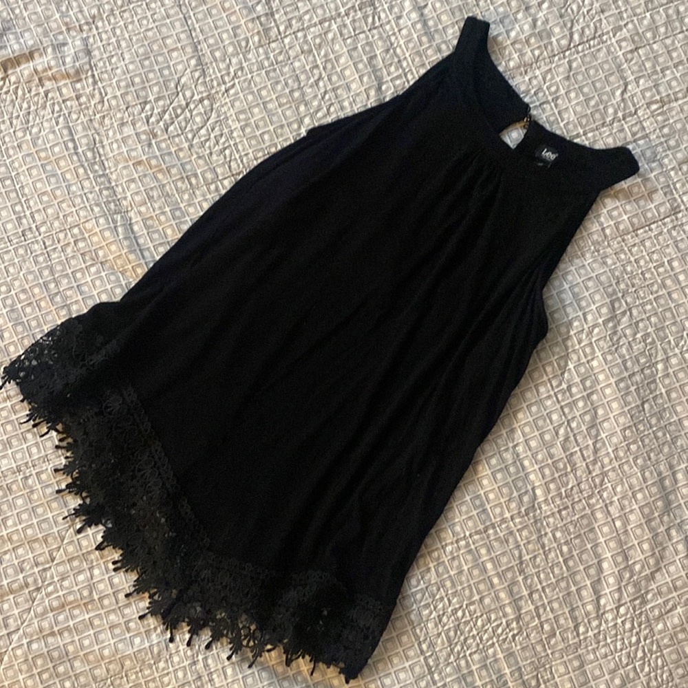 Black lace tank top Size: L